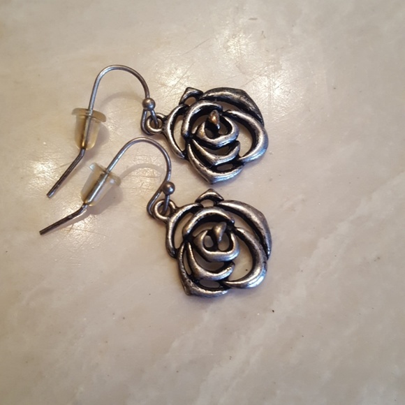 Rose 🌹 Earrings - Picture 2 of 4